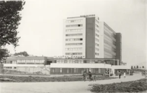 Административната сграда на завод Родина