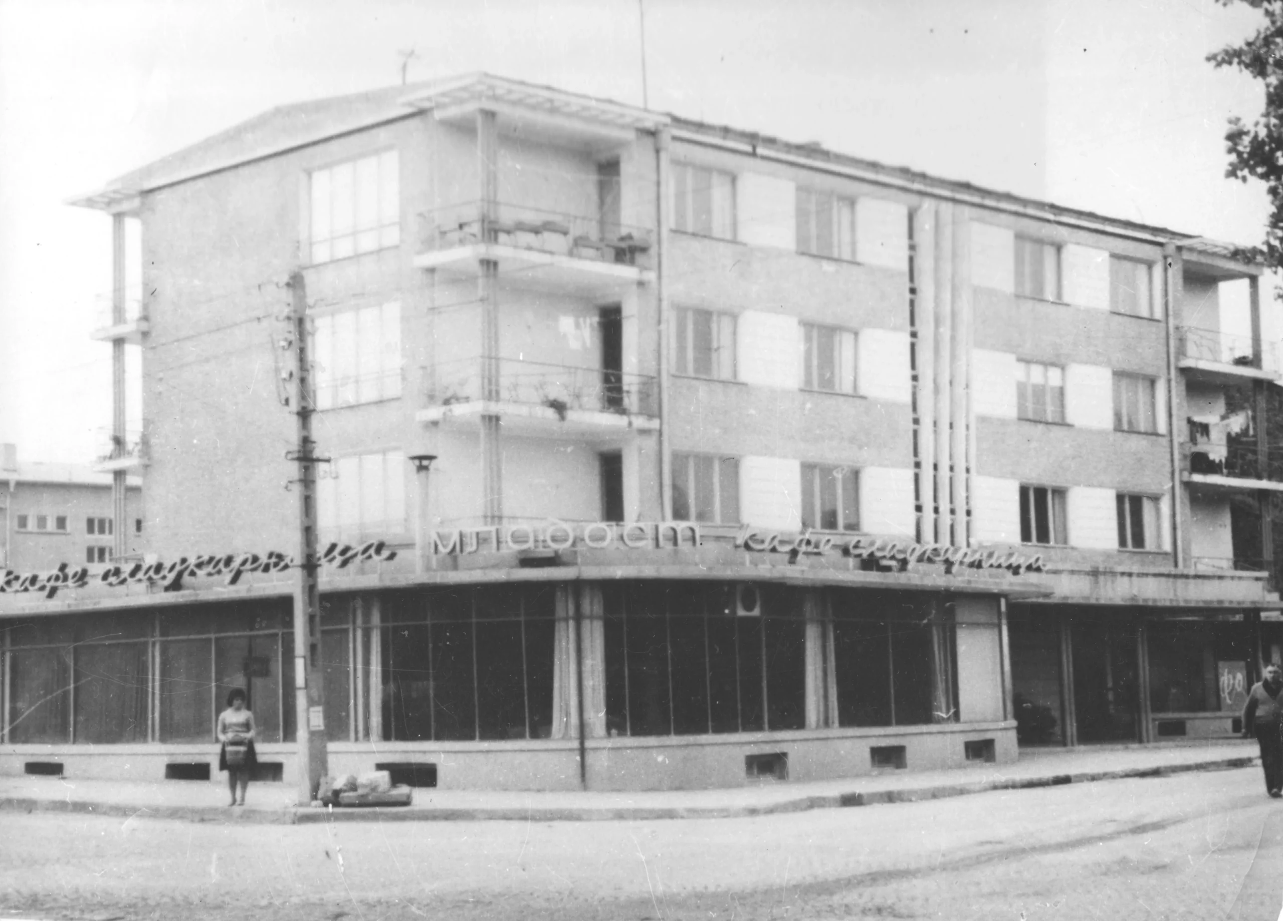 Кафе сладкарница Младост