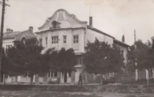 Модерният театър